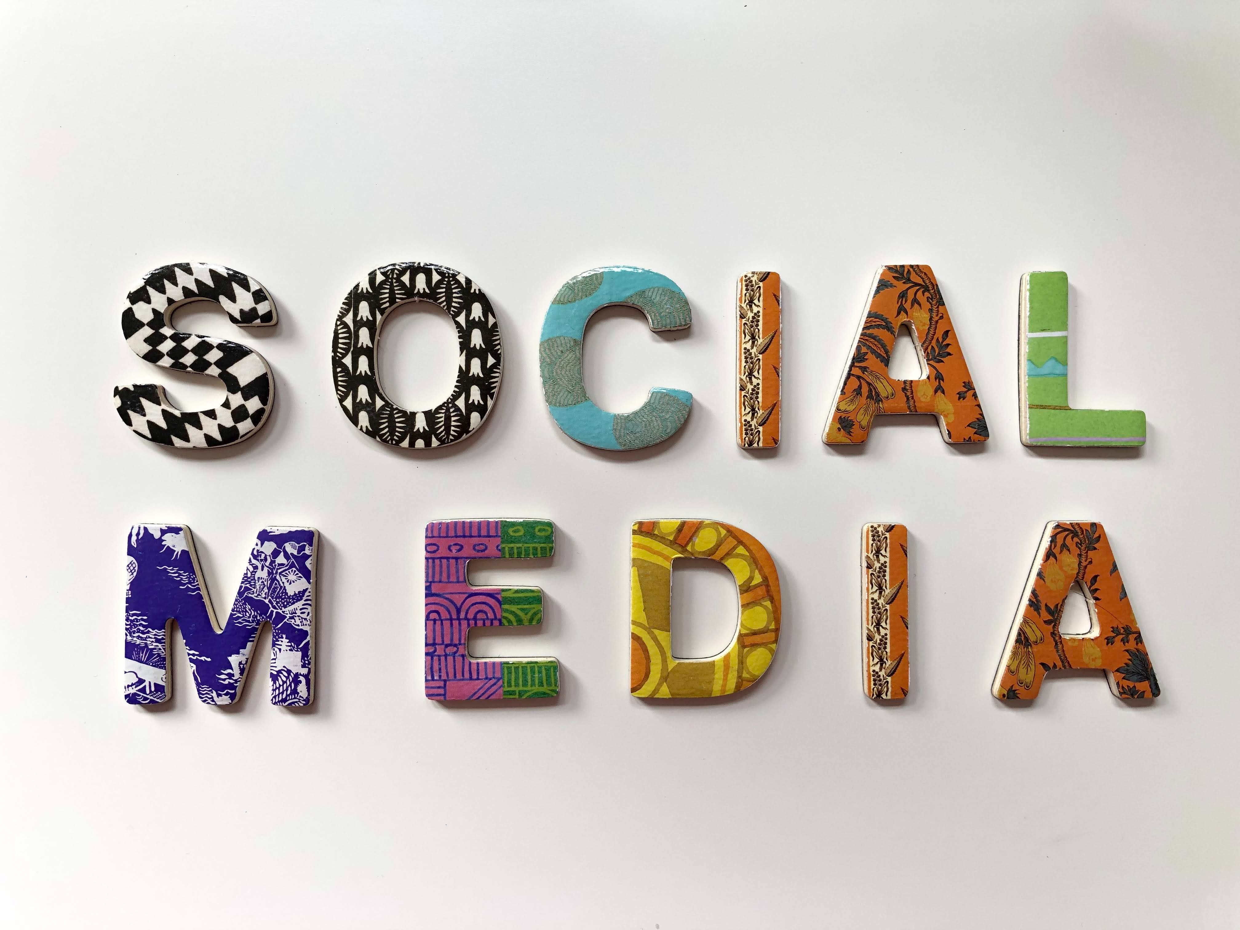 Social Media in E-Commerce